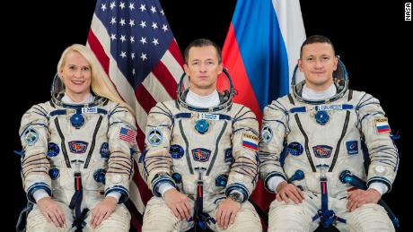 NASA astronaut, Russian astronauts launch into space station