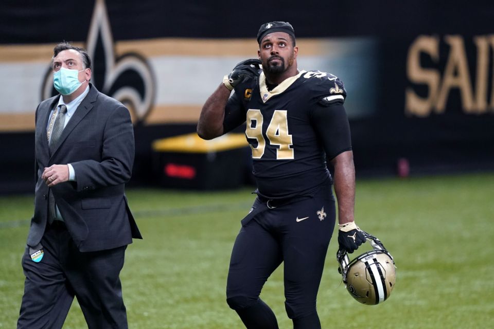Cameroon Jordan (94), defensive end of the New Orleans Saints, left the field after being knocked out of the game in the second half of the NFL football game against the Kansas City Chiefs in New Orleans on Sunday, December 20, 2020.  (AP Photo / Butch til)