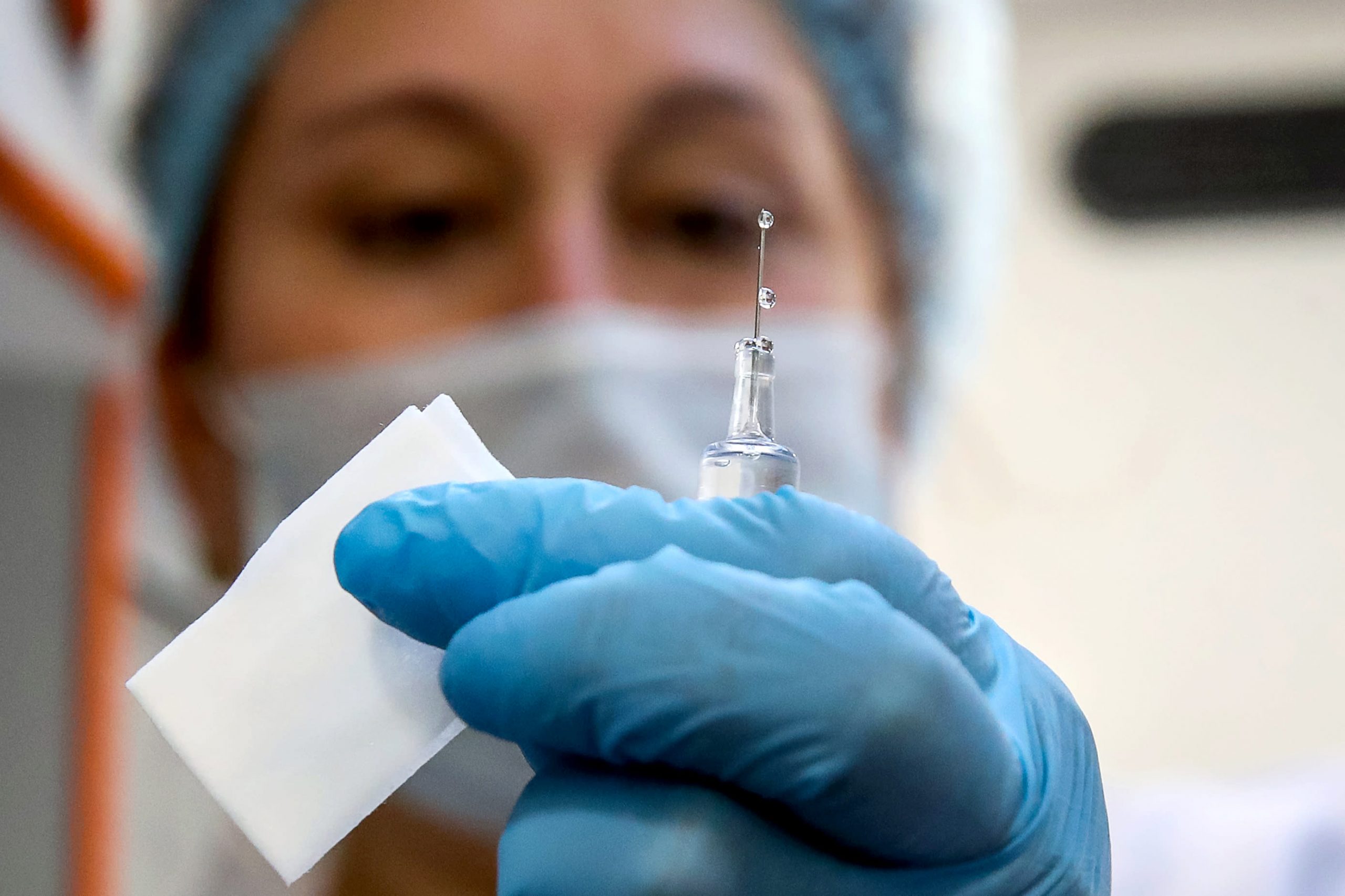 Russian corona virus vaccine shows no serious side effects: Lancet study