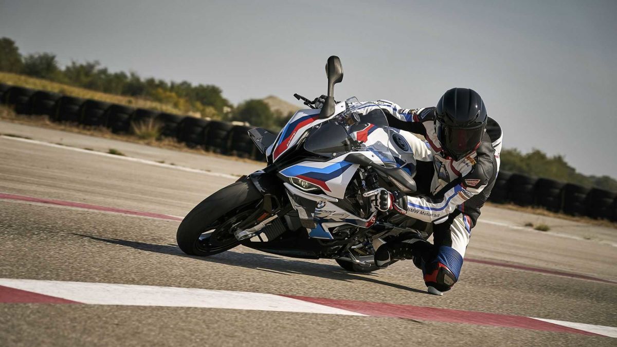 The new vehicle from BMW's M segment is a $ 40,000 race-ready motorcycle