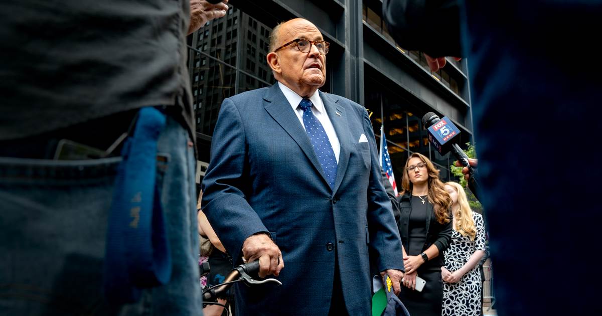 CIA, other intelligence agencies report to the White House on Rudy Giuliani's activities with Russian agents
