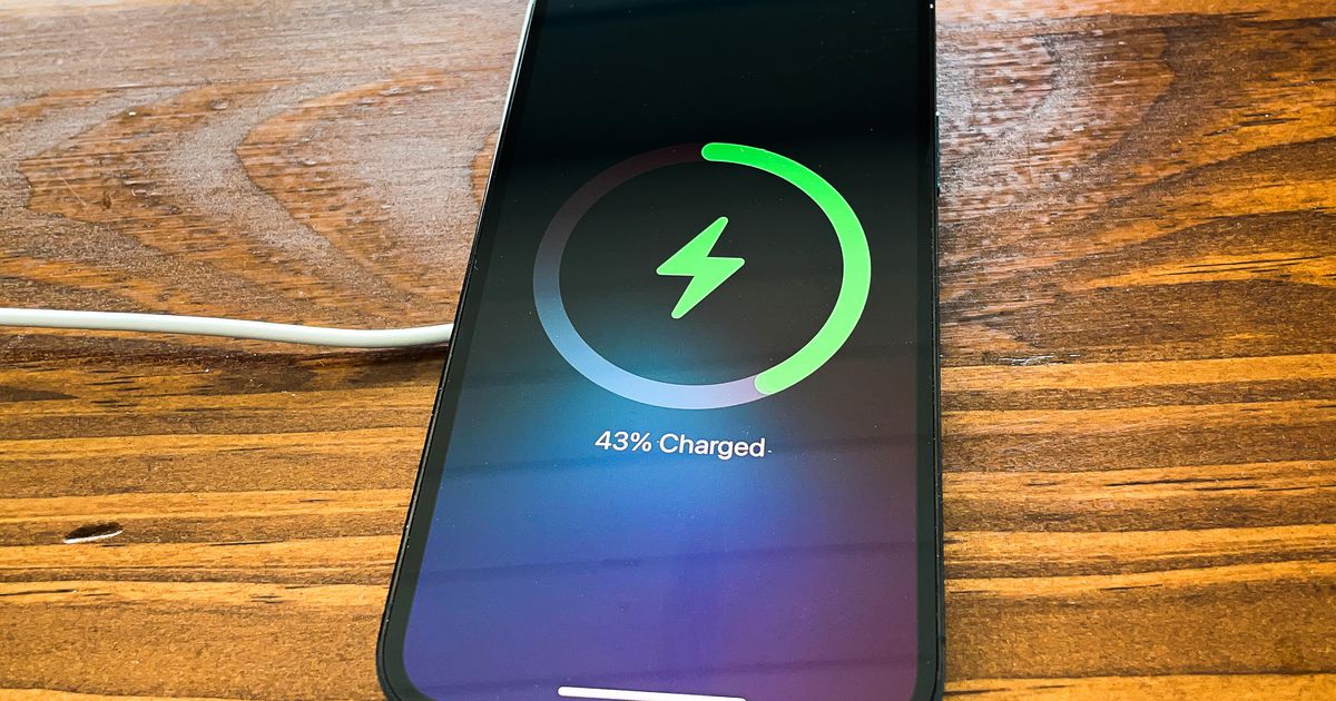Maxoff on iPhone 12: Wrong to suspect Apple's magnetic charger