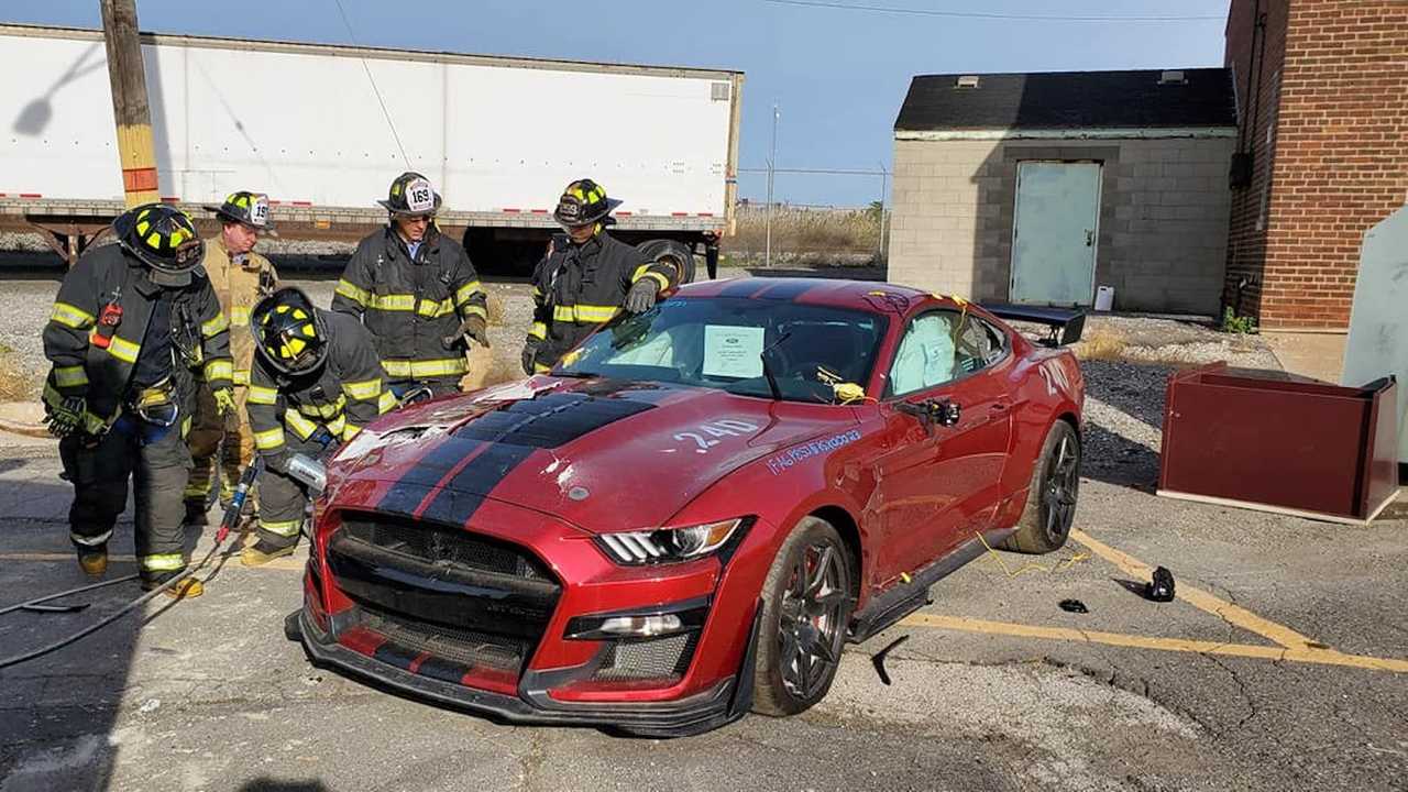 Dear Fire Department Vehicle Extraction Training - 2020 Ford Mustang Shelby GT500