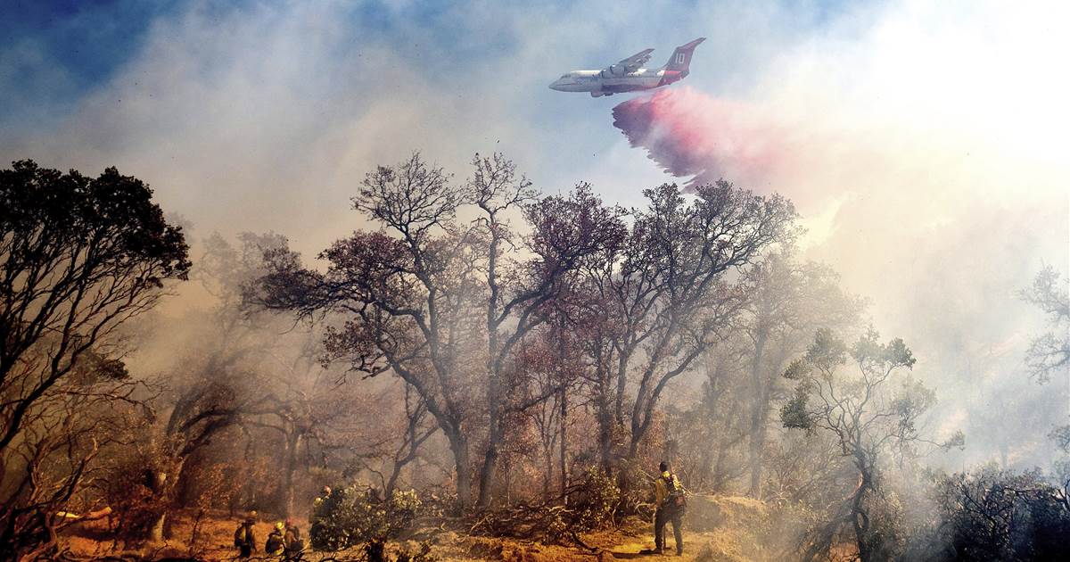 Hundreds of thousands lose power as Northern California controls more wildfires