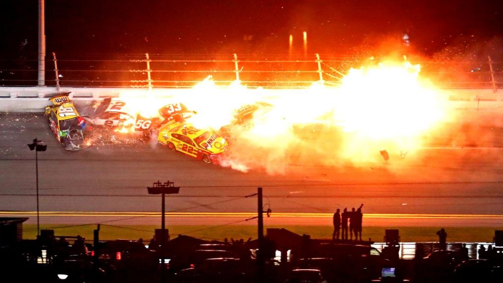 McDowell takes advantage of major crash in finals to win Daytona 500 |  NOW