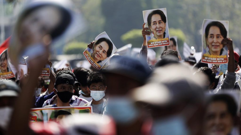 Burmese army shoots protesters and arrested journalists |  NOW