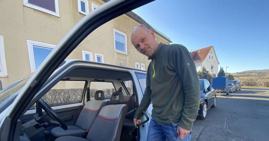 Man finds mysterious envelope containing 20,000 euros in his car |  Instagram