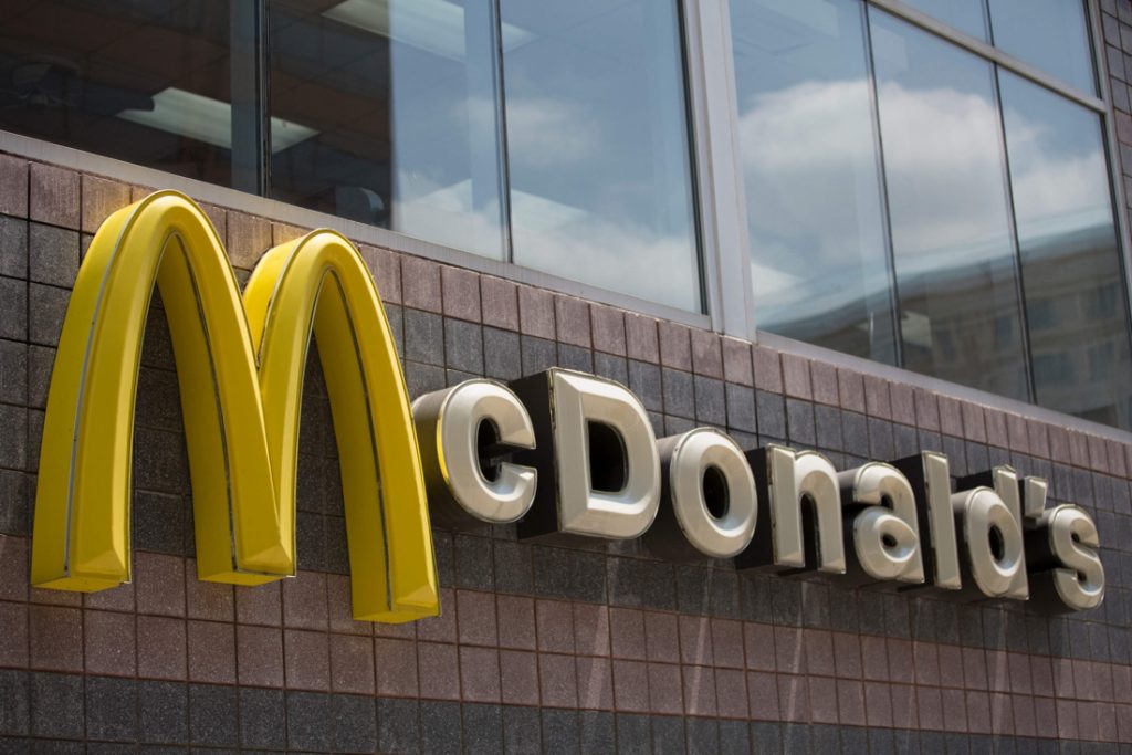Afro-Amerikaanse zakenman eist 10 miljard dollar van McDonald’s wegens discriminatie