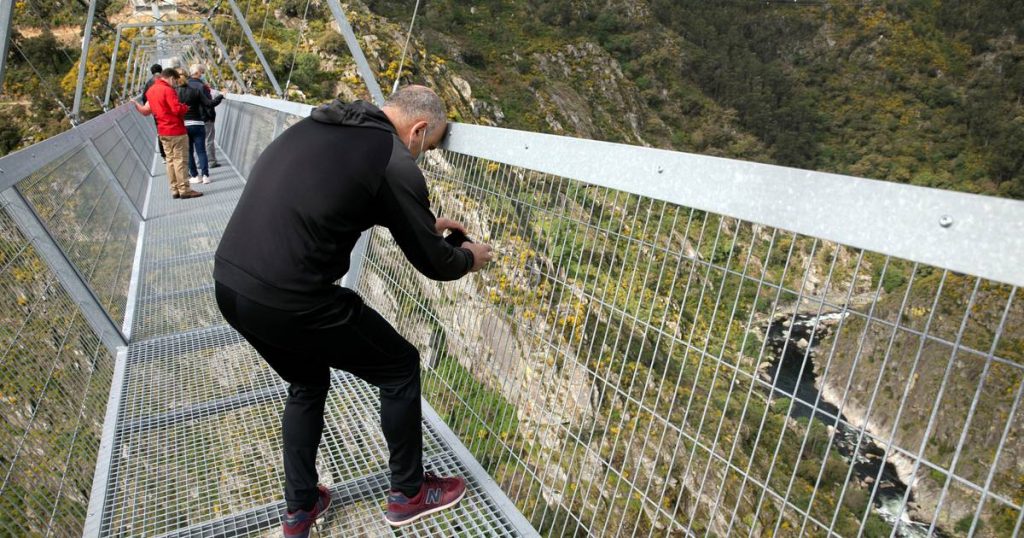 Opening of the longest suspension bridge in the world: courage and crossing!  |  Abroad