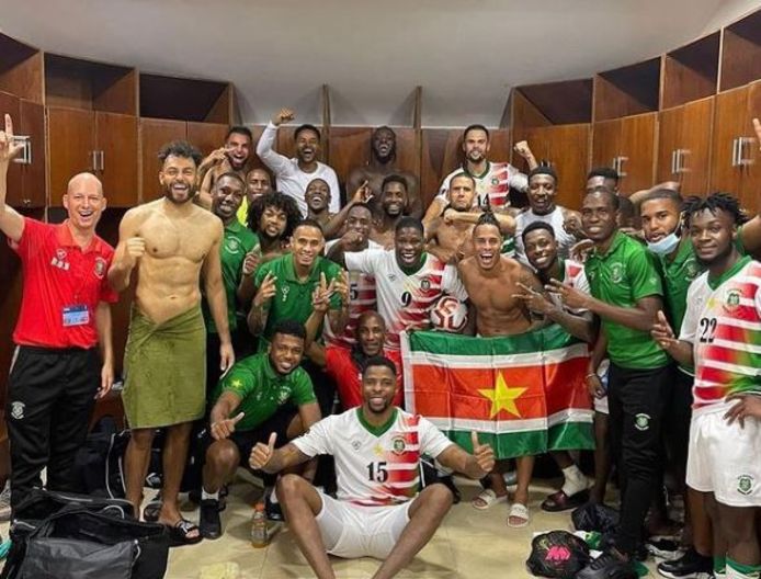 The selection of Suriname after the victory over Bermuda.