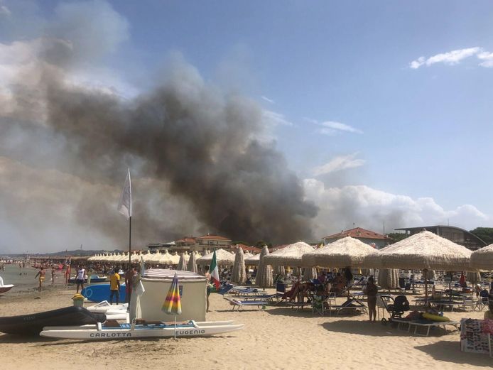 Beachgoers in Pescara watch the smoke rise from the Dannunziana reserve.