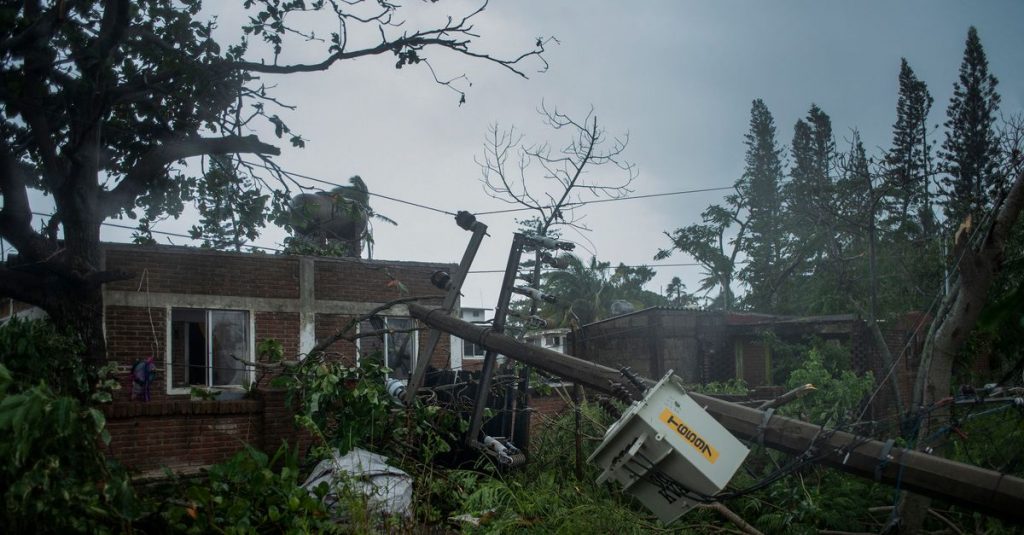 At least seven dead in Storm Grace in Mexico, US also expects extreme weather