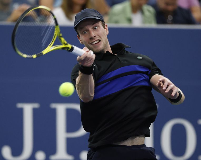 Botic Van De Zandschulp beats Diego Schwartzman and qualifies for the quarter-finals of the US Open where he will face Russian Medvedev on Tuesday.  EPA Image