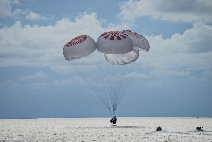 Image of SpaceX rocket landing with space tourists off the coast of Florida.