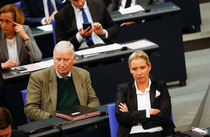 Nestor Alexander Gauland van of the Right-wing Populist Alternative for Germany (AfD) (pictured left).