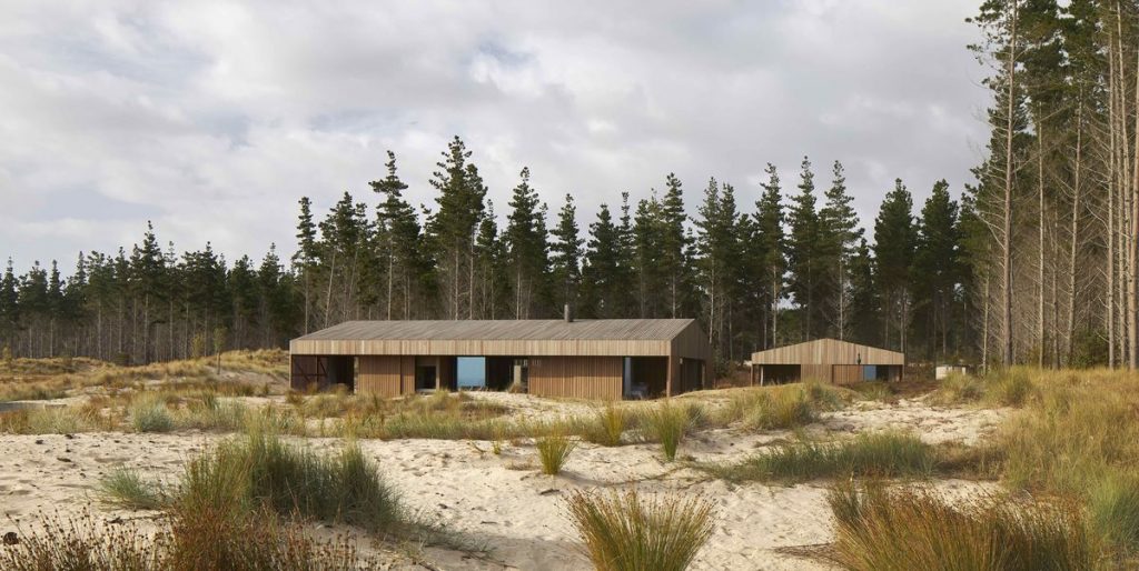 This shed-like beach house is located in Te Arai, New Zealand