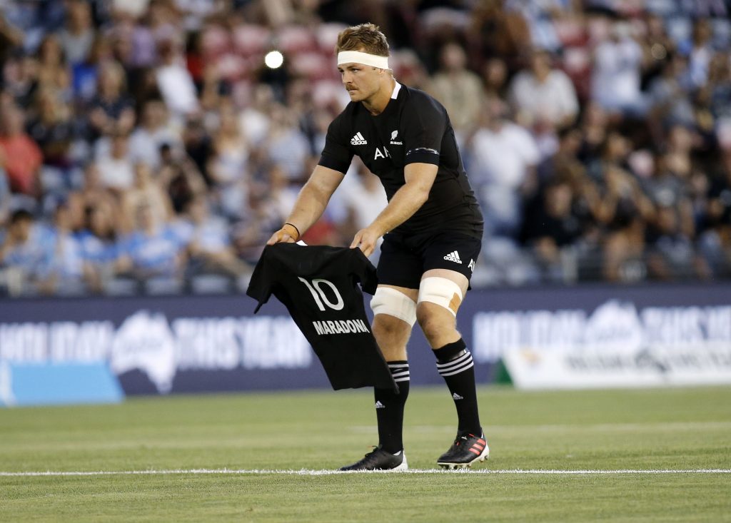 New Zealand rugby players pay last tribute to Maradona
