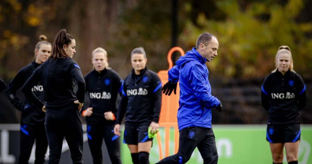 Parsons, now full-time national coach of the Lionesses, must improvise against Czech Republic |  Dutch football