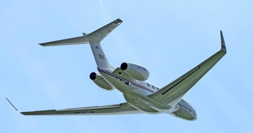 "About 400 private jets carry royals and 'green' CEOs to climate summit" Abroad