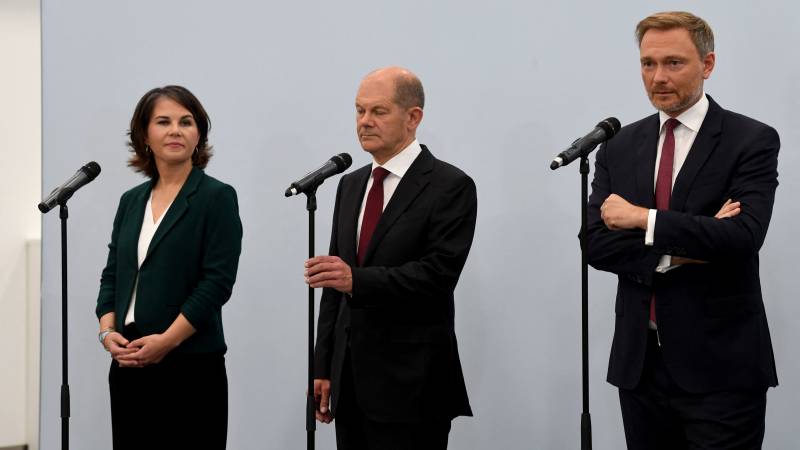 Coalition agreement in Germany between the SPD, the Greens and the FDP