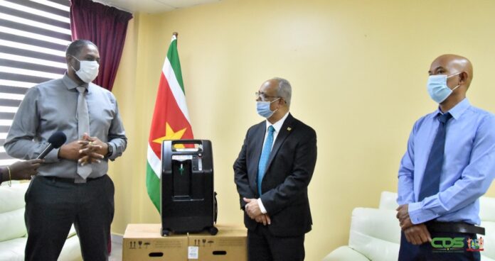 Companies donate 20 portable oxygen machines to ministry
