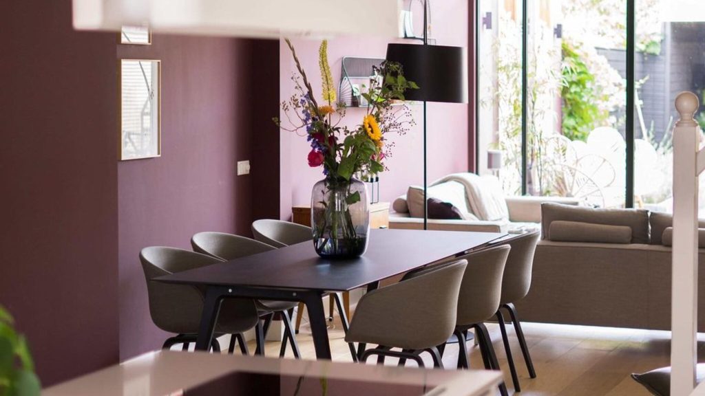 Take a look inside a colorful workers' house with a "touch of design"