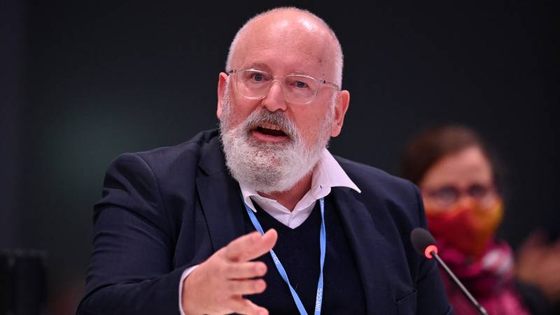 Timmermans highlights personal importance at Glasgow Climate Summit • Closing day protests