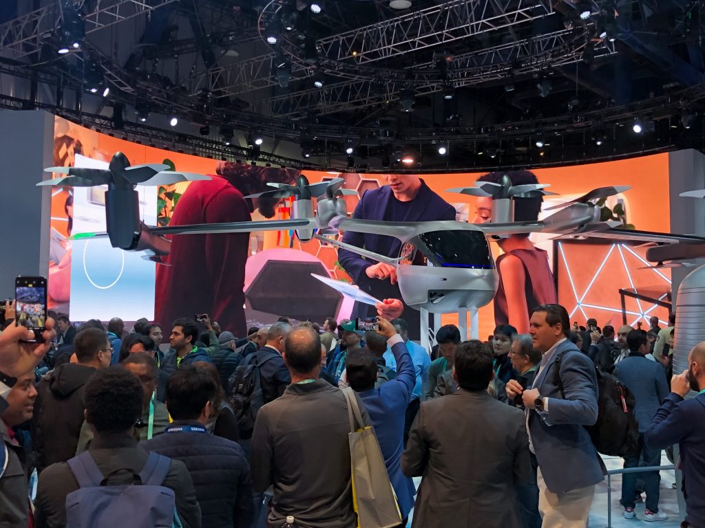The CES display platform is still empty: BMW, Mercedes, IBM and Panasonic have dropped out
