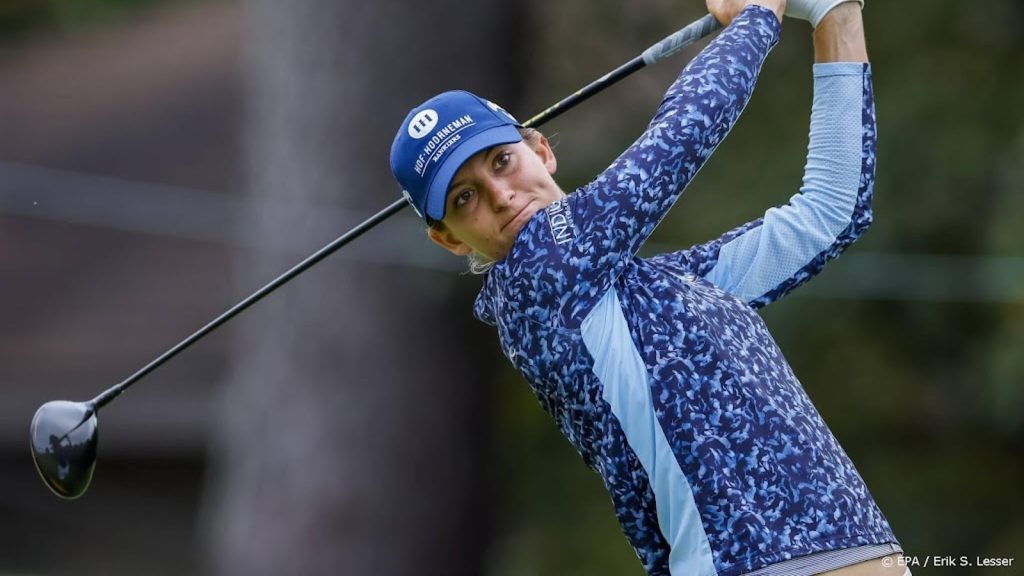 Golf star Weber takes LPGA Tour playing card, Van Dam makes mistake