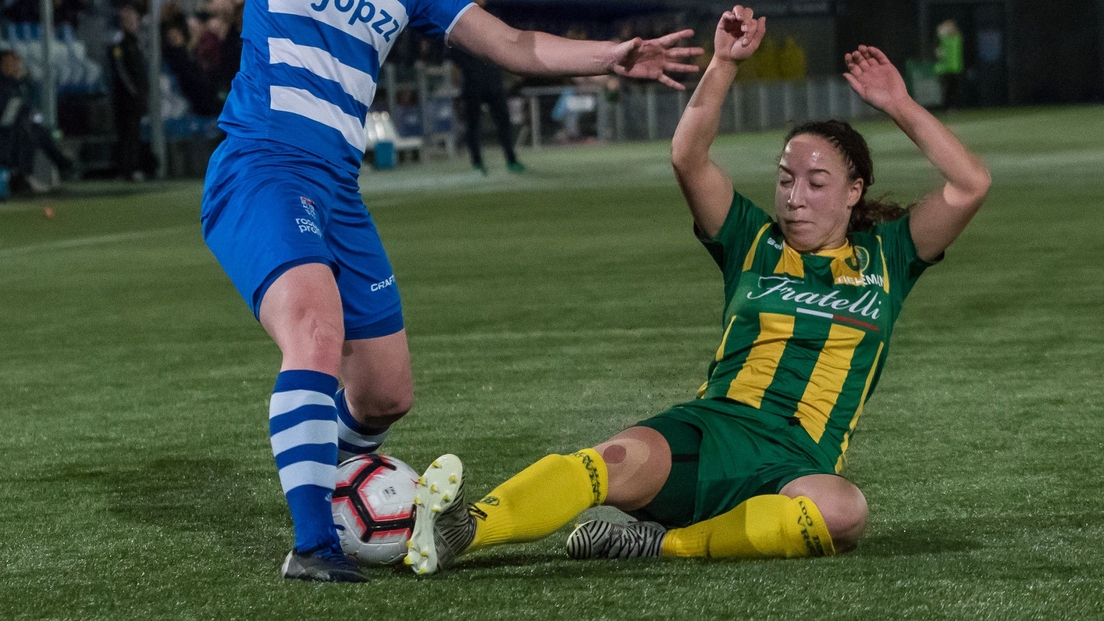 Sharona Tieleman in action against PEC Zwolle