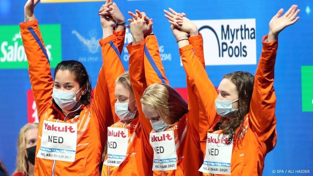 Swimming team wins eight World Cup medals with excellent Kromowidjojo