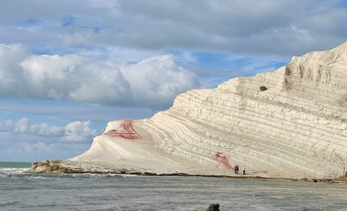 The vandals reportedly coated the cliff with iron oxide powder on the night of January 7-8.