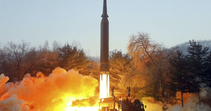 Noord-Korea vuurt raket af, Japan en Amerika in overleg