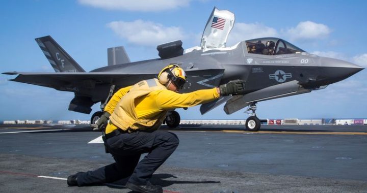 Amerika tracht hypermodern gevechtsvliegtuig uit Zuid-Chinese zee te vissen voordat China dat doet