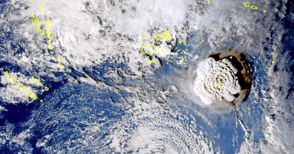 Ash cloud after volcanic eruption in Tonga visible from space |  Abroad