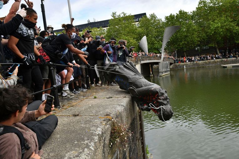 Protesters throw a statue of Edward Colston into Bristol Harbor during a Black Lives Matter protest rally in June 2020. Image Ben Birchall / AP