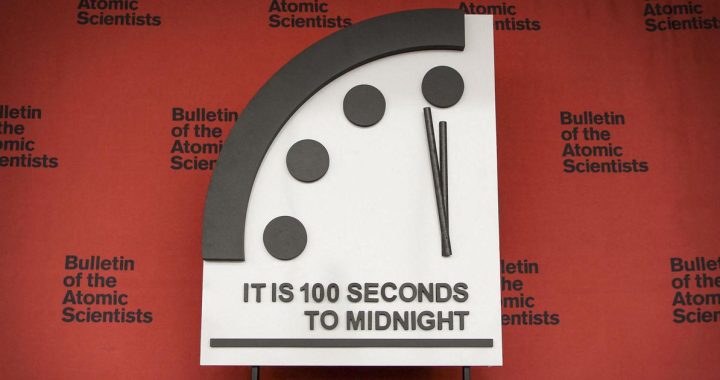 Scientists leave Doomsday Clock at two minutes to twelve |  Abroad