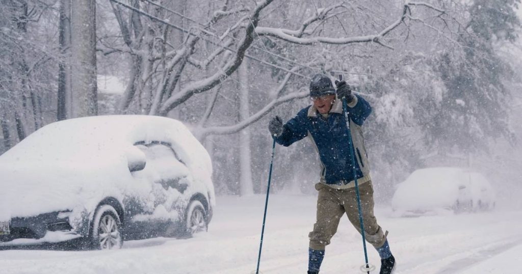 Hundreds of Thousands of Americans Without Power After Snowstorm |  Abroad
