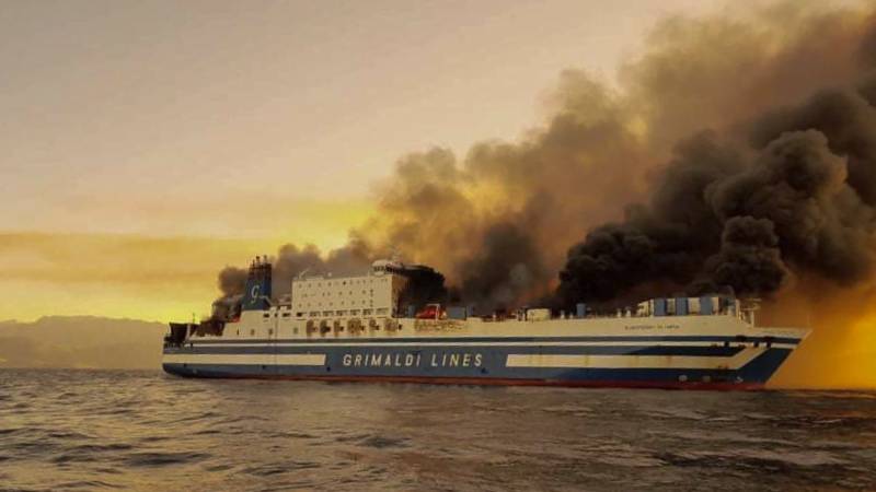 Truckers still stuck on burning ferry near Corfu, hundreds rescued
