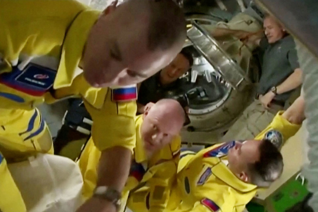 Russia denies that cosmonauts wore uniforms in Ukrainian colors - Science