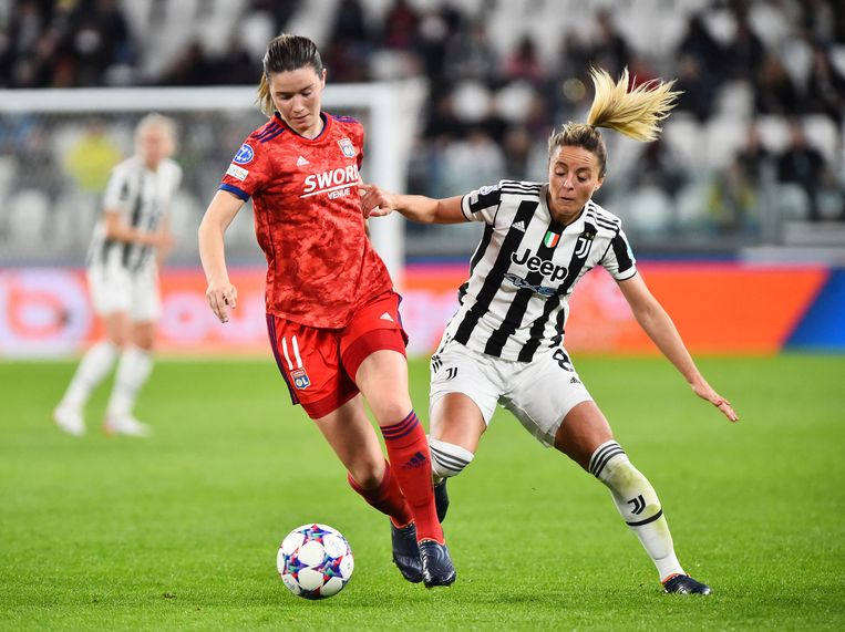 Damaris Egurrola in the jersey of Olympique Lyon is too fast for Martina Rosucci of Juventus.  ImageREUTERS