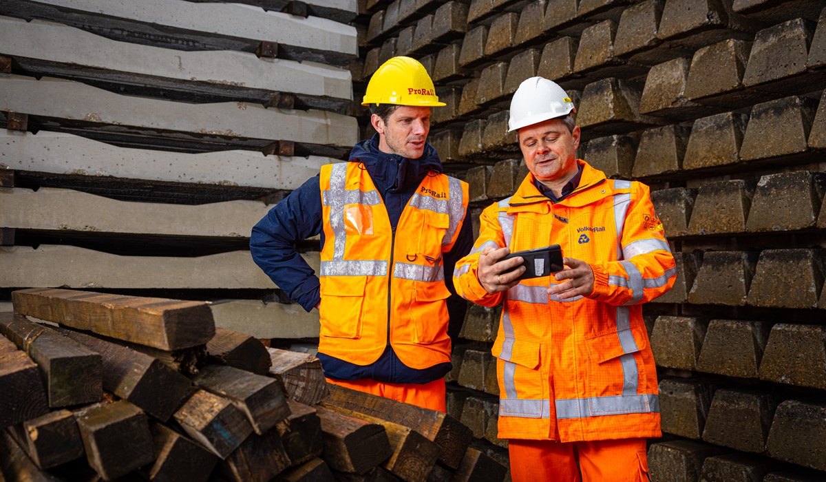 Bas Rodigas (left) and Mario Pieper (right) in the materials warehouse at Wijk bij Duurstede.