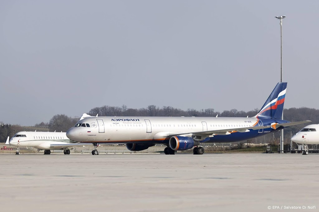 The United States has banned the delivery of three Russian airlines