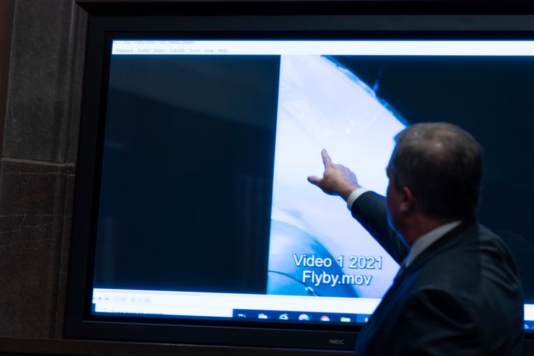 Scott Bray shows a 'uap' video in the US House of Representatives.  Image AP