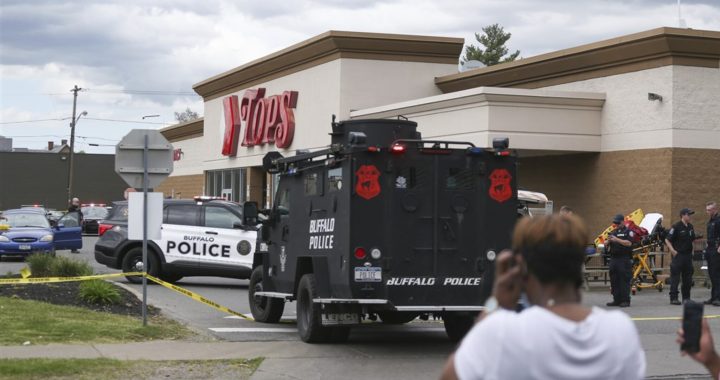 Ten dead in a shooting in an American supermarket, suspected of racist motivation