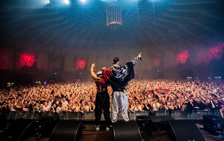 Opposites in the Gashouder in Amsterdam.  PNA picture