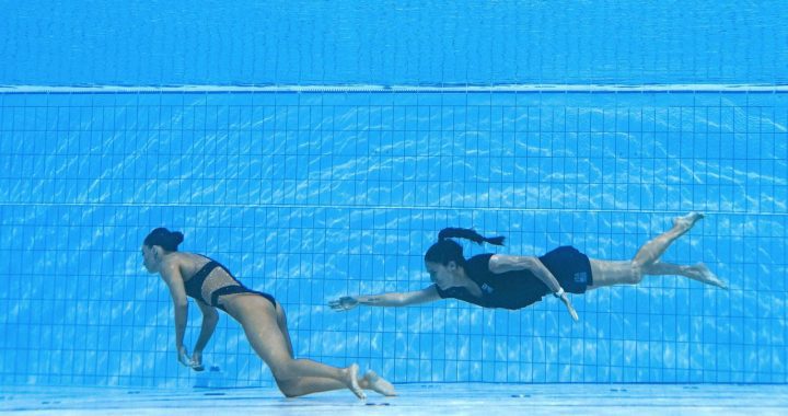 Coach saves synchro swimmer who passes out during World Cup drill |  NOW