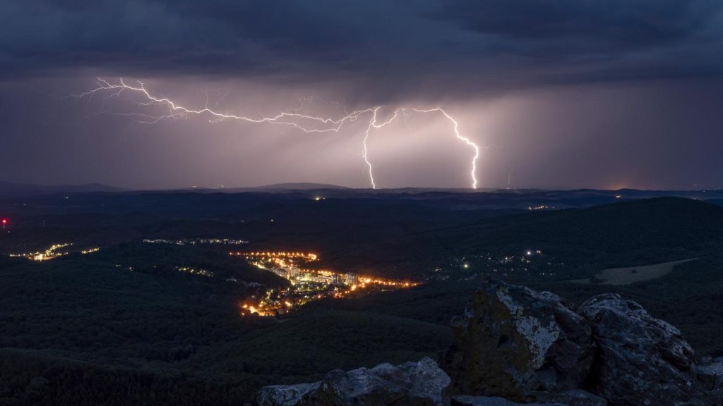 That's why thunderstorms are more frequent when it's warmer |  NOW