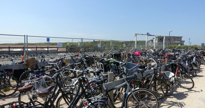 More space for bicycles at the beach