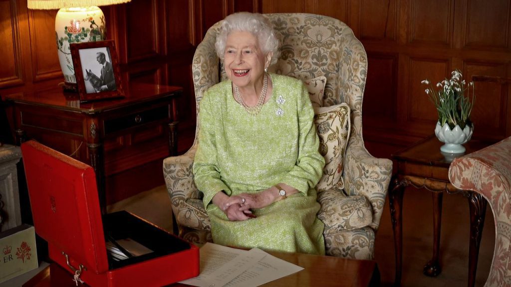 Queen Elizabeth is as of Sunday the second oldest monarch of all time |  NOW